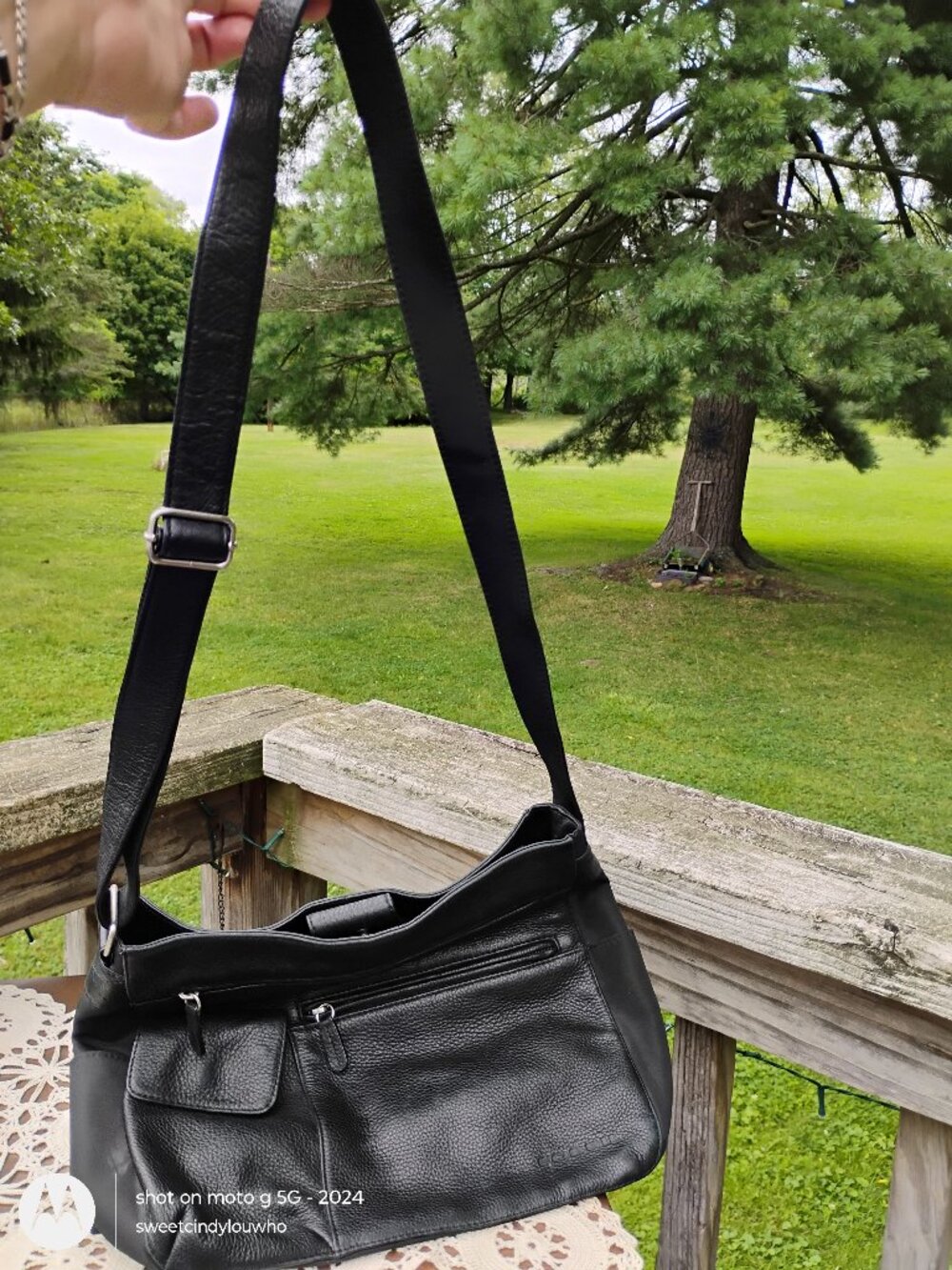 Fossil brand black pebbled leather New American Classic 75082 cross body bag 90s